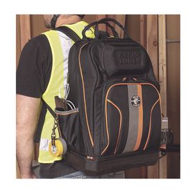 mochila para herramientas extragrande tradesman pro™ con 40 bolsillos y puerto usbc228465