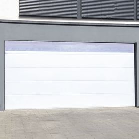 puerta de garage de alta calidad  linea central  color blanco 20x9 pies  aislada estilo americana
