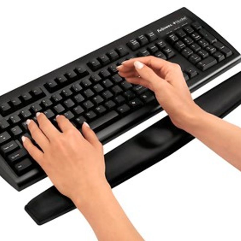 Mouse Pad para Teclado de Escritorio con Descansa Munecas Gel en su interior Ergonómico Antiderrapante 4672 cms Negro 058950 BRO