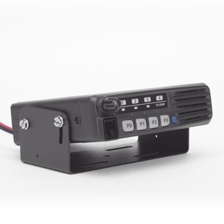 Radio Móvil Analógico En Rango De Frecuencia 136174 Mhz 50 W De Potencia De Rf. Incluye Micrófono Cable De Corriente Y Bracket.