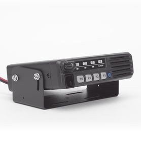 radio móvil analógico en rango de frecuencia 400470 mhz 50 w de potencia de rf  incluye micrófono cable de corriente y bracket2