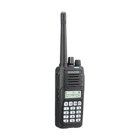 radio portátil vhf 136174 mhz digital nxdnanalógico dtmf ip67 5 watts 260 canales roaming encriptación gps inc antena bateria c