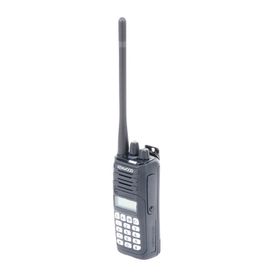 radio portátil vhf 136174 mhz digital nxdnanalógico dtmf ip67 5 watts 260 canales roaming encriptación gps inc antena bateria c