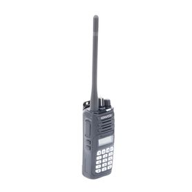 radio portátil vhf 136174 mhz digital nxdnanalógico dtmf ip67 5 watts 260 canales roaming encriptación gps inc antena bateria c