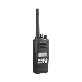 radio portátil vhf 136174 mhz analógico 5 watts 260 canales 9 teclas gps milstd810 inc antena bateria cargador y clip191058