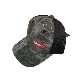 gorra color gris y negro con logo simrad