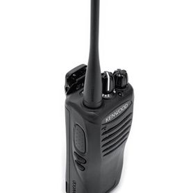 400470 mhz 5 w 16 canales 2 teclas programables gps fleetsync milstd810 incluye antena bateria cargador y clip68623