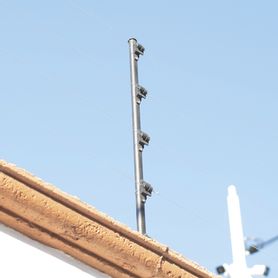 aislador de paso reforzado para cercos eléctricos resistente al clima extremoso159389