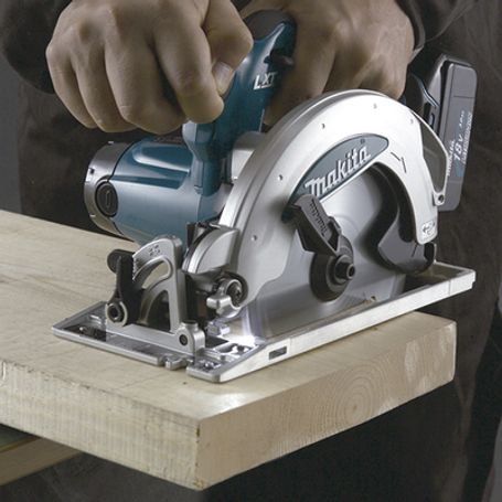 Sierra Circular Inalámbrica De 18v Diámetro De Disco 61/2in 3700 Rpm  Incluye 2 Baterias Liion De 3.0 Ah Cargador Y Maletin.
