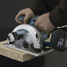 sierra circular inalámbrica de 18v diámetro de disco 612in 3700 rpm  incluye 2 baterias liion de 30 ah cargador y maletin206338