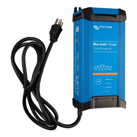 blue smart ip22 12151  cargador de baterias 12v 15a  para ambientes marinos y terrestres   bancos de 100 a 200 ah