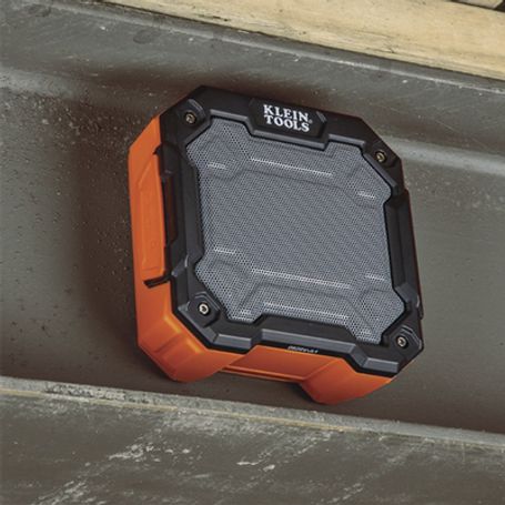 Bocina Portátil Bluetooth® Con Imán Y Gancho Para Colgarse. Permite Altavoz Manos Libres Con Micrófono Incorporado.