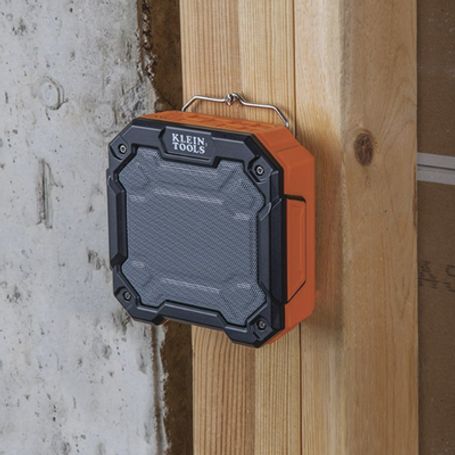 Bocina Portátil Bluetooth® Con Imán Y Gancho Para Colgarse. Permite Altavoz Manos Libres Con Micrófono Incorporado.