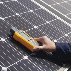 medidor de radiación solar para instalación mantenimiento y generación de informes de paneles solares o sistemas fotovoltaicos 