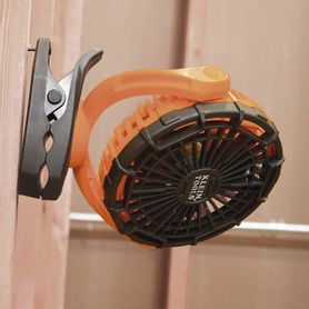 ventilador inalámbricoportátil recargable ideal para el trabajo montable por pinza o por potentes imanes incluye cable usbc2137