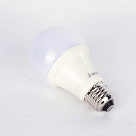 Foco Led Para Alumbrado En Interior / Luz Fria / 9 W / 900 Lúmenes / 30000 Hrs / Ángulo De Iluminación 220°