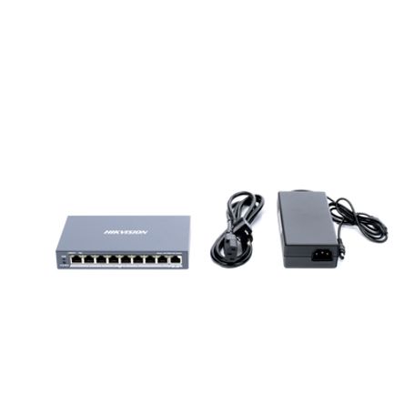 Switch Monitoreable Poe / 8 Puertos 10/100 Mbps Poe / 1 Puerto 10/100/1000 Mbps De Uplink / Poe Hasta 250 Metros / Conexión Remo