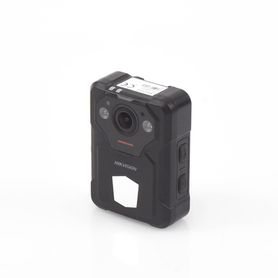 body camera portátil  grabación a 2k 4 megapixel  pantalla 177 tft  fotos de hasta 40 megapixel  ip54  h265  128 gb de almacena