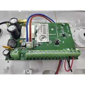 panel de alarma cloud hibrido 4g lte  8 zonas cableadas 32 inalámbricas  incluye 2 anos 3g4glte ilimitados  programación 100 vi