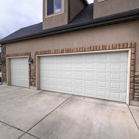 puerta de garage de alta calidad color blanco 16x8 pies  aislada estilo americana  cuadro corto211660
