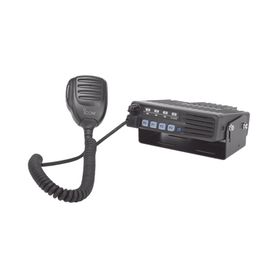 radio móvil analógico en rango de frecuencia 136174 mhz 50 w de potencia de rf incluye micrófono cable de corriente y bracket